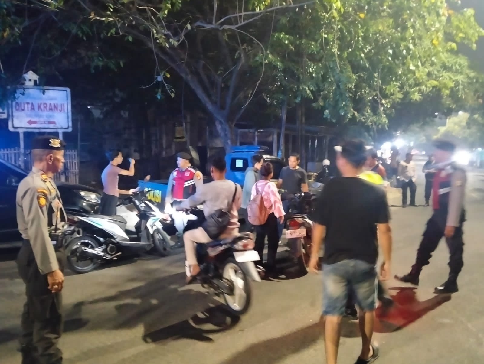 Jaga Jakarta On The Spot, Kapolsek Bekasi Barat Pimpin Razia Stasioner dan Patroli Berikan Rasa Aman Masyarakat
