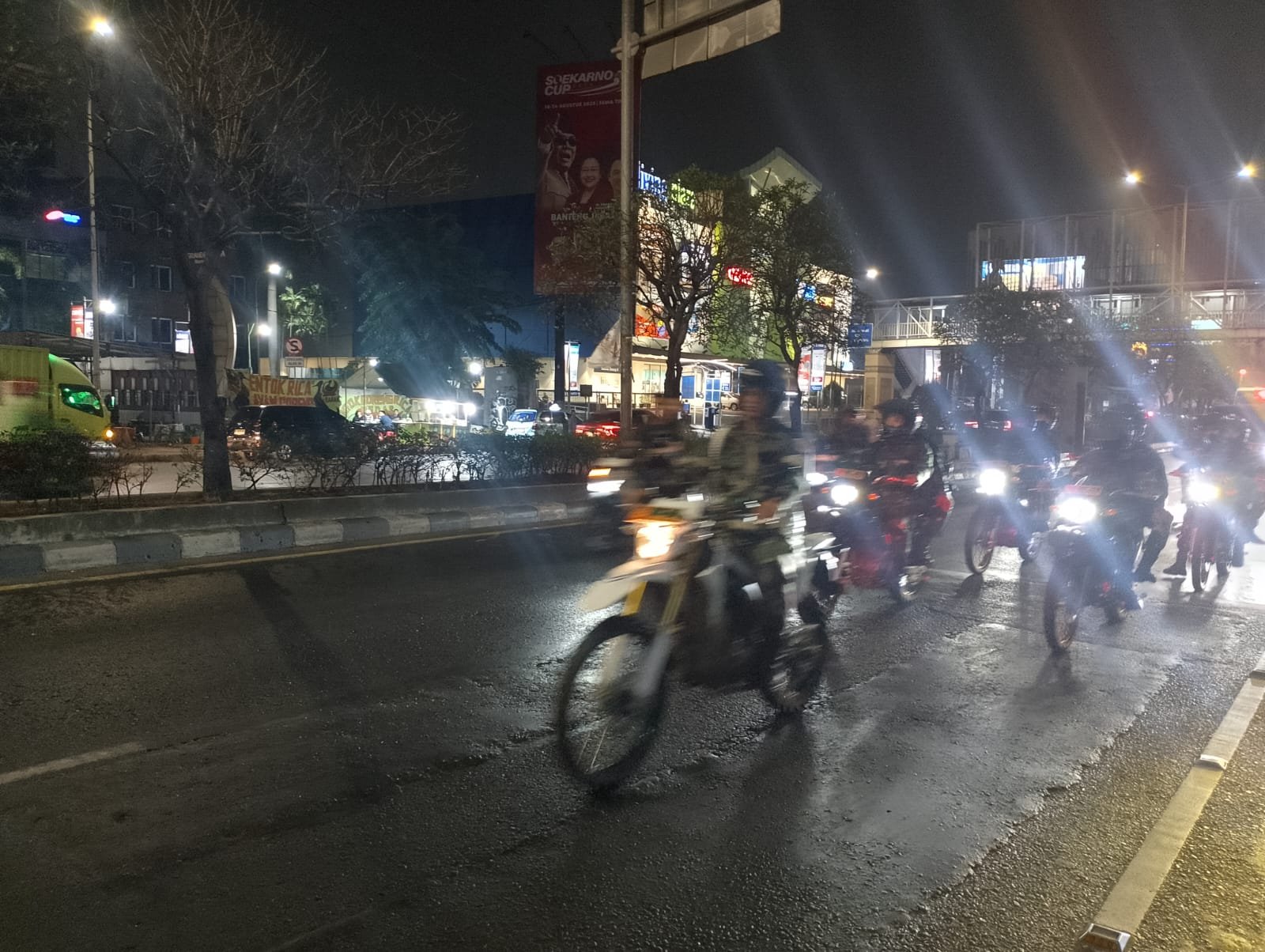 Bersama Jaga Kamtibmas, Koramil 03/Teluk Pucung dan Aparat Gabungan Gelar Patroli Malam