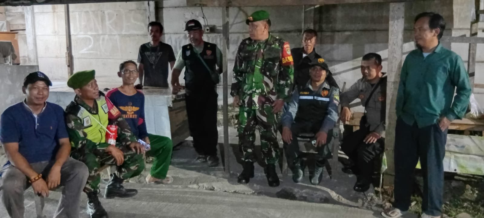 Cegah Gangguan Kamtibmas, Koramil 05/Bantar Gebang Bersama Aparat Gabungan Perkuat Patroli