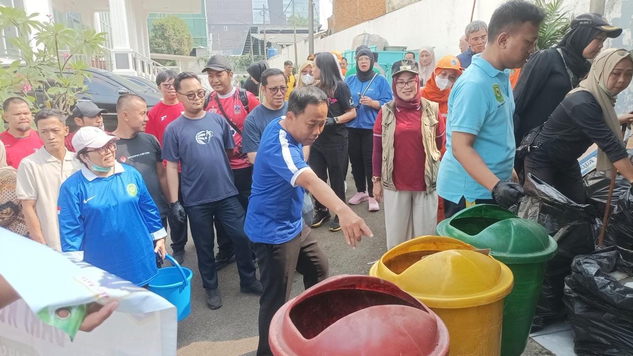 Sinergi Lintas Instansi, PN Jakbar Gelar Kerja Bakti & Pemberantasan Sarang Nyamuk