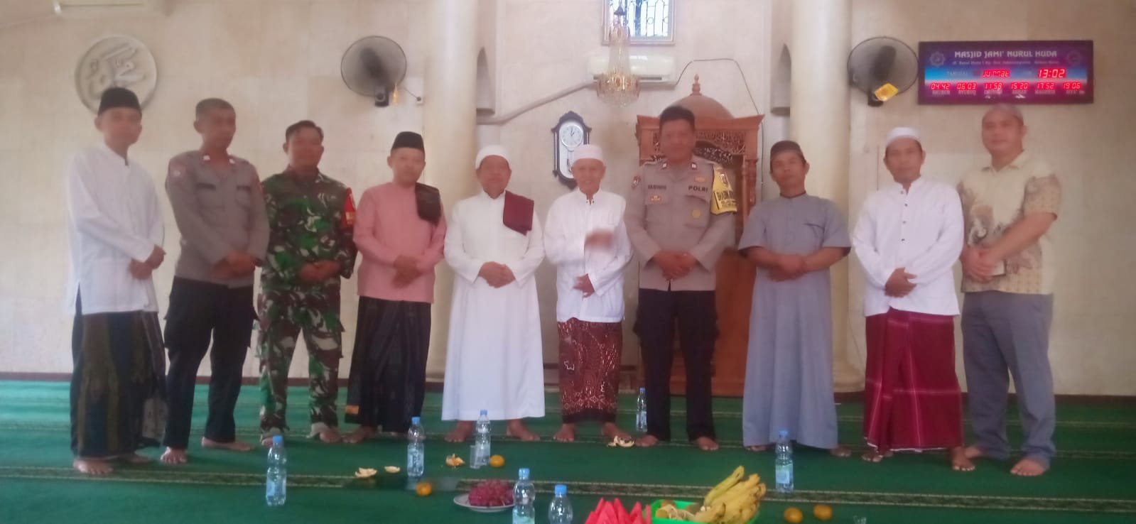 Polisi Bersama Masyarakat, Polsek Bekasi Barat Sampaikan Pesan Kamtibmas Lewat Sholat Jumat Keliling