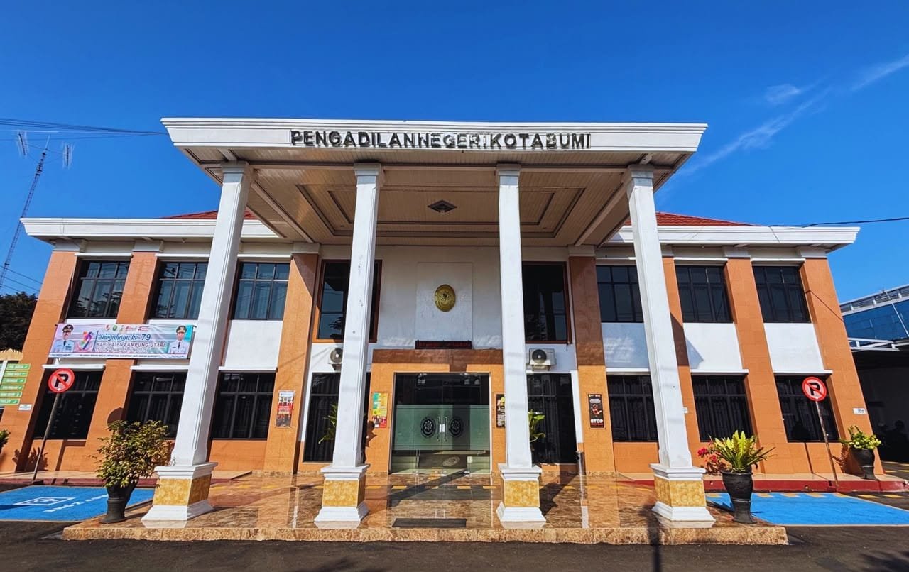 Hina Orang lewat Medsos, Terdakwa Dipidana Pengawasan & Dilarang Bermain Medsos 6 bulan