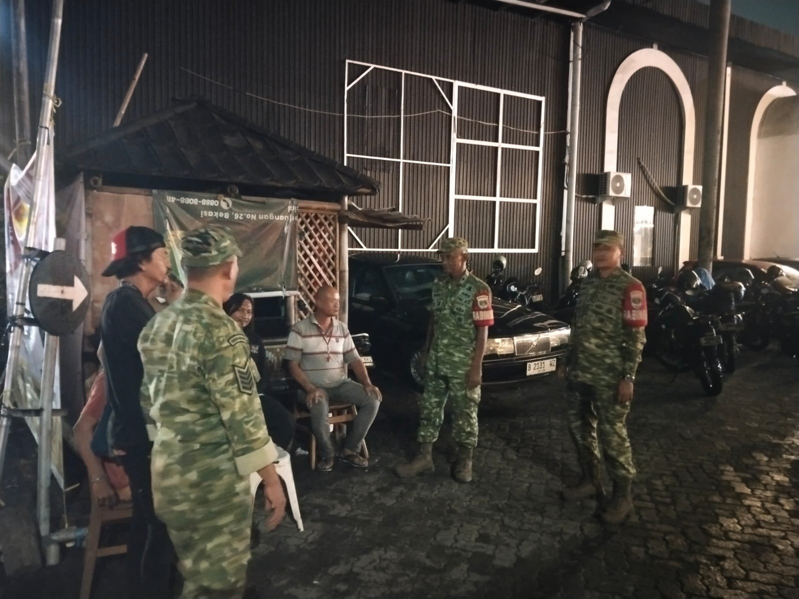 Koramil 03/Teluk Pucung Perkuat Keamanan Lingkungan Melalui Patroli Malam Rutin