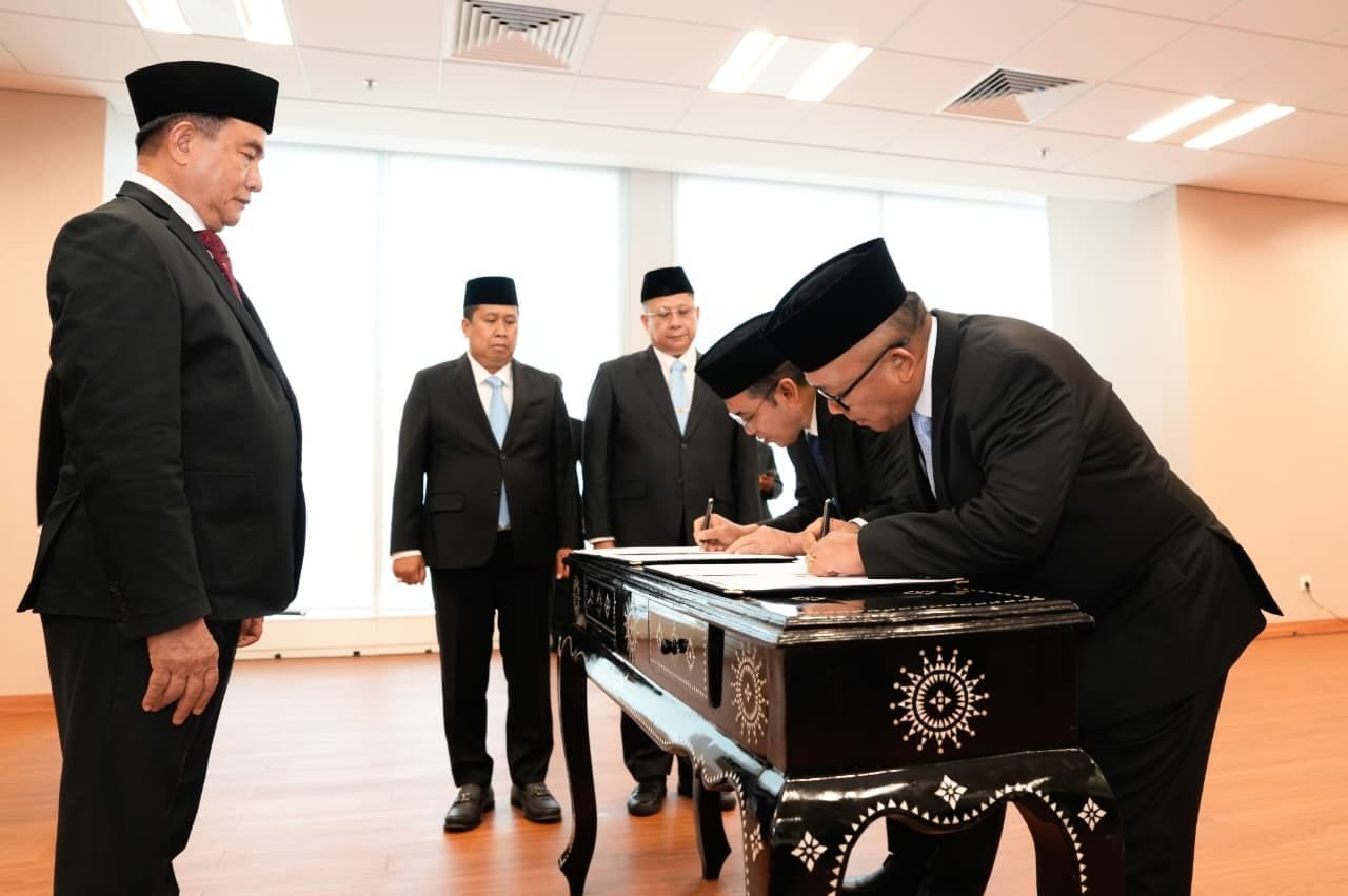 Menko Yusril Lantik Deputi HAM dan Staf Ahli, Perkuat Profesionalisme dan Kinerja Organisasi