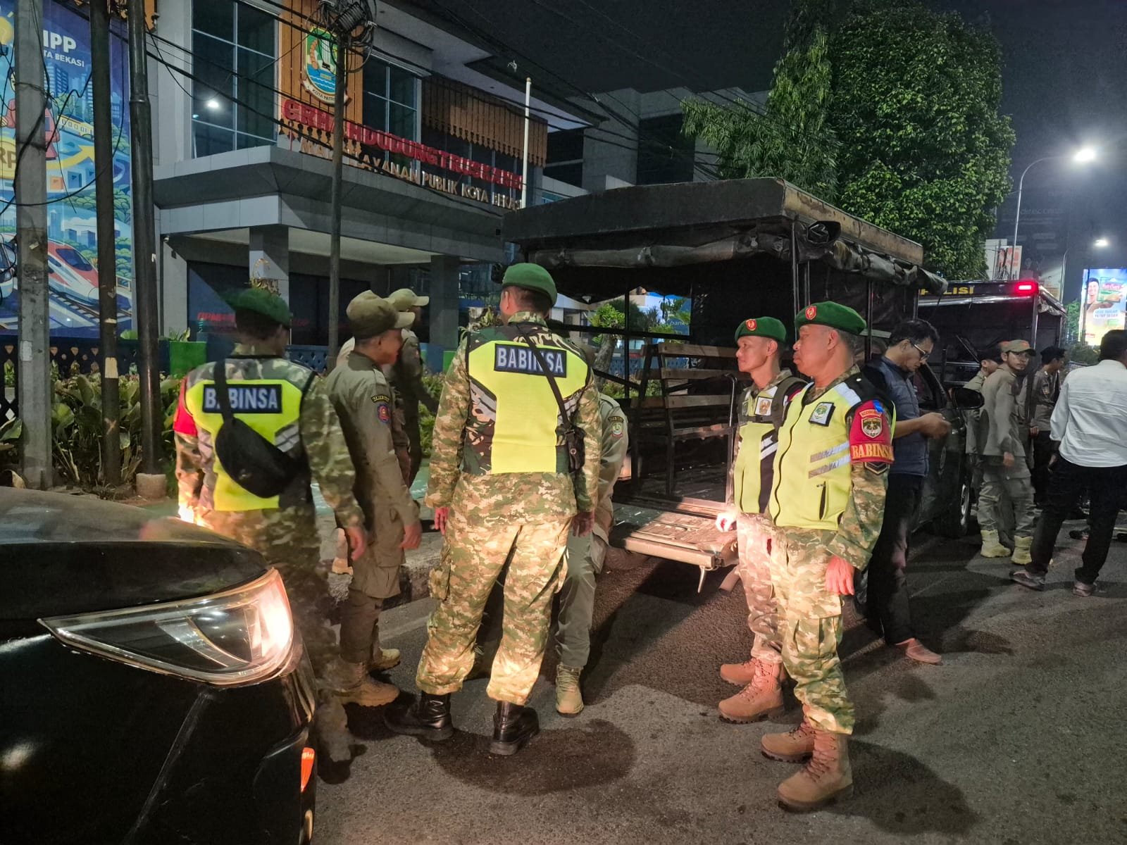 Sinergi Aparat Keamanan, Koramil 01/Kranji Hadir Pastikan Lingkungan Tetap Aman dan Kondusif